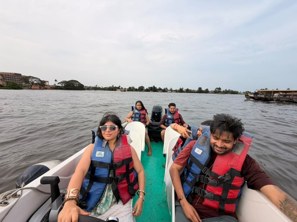 Speed boat in Alleppey backwaters — photo 6