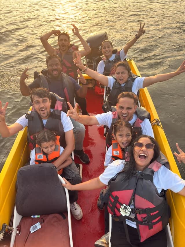 Speed boat in Alleppey backwaters — Kerala private cruise
